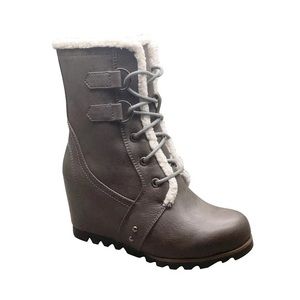 Time and Tru Wedge Gray Winter Boot